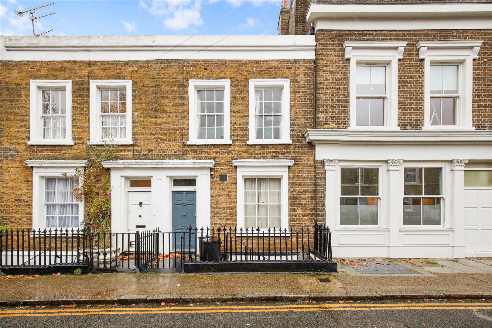 3 bed property in White Horse Road, Stepney Green